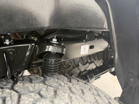 Used 2018 Toyota Tacoma TRD Off-Road w/ Technology Package AWD/4WD image 36