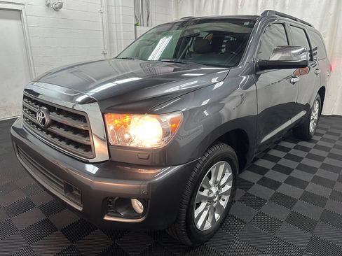 Used 2014 Toyota Sequoia Platinum w/ Preferred Accessory Package AWD/4WD image 4