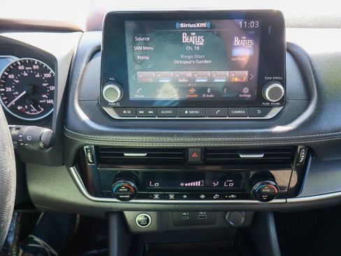 Used 2022 Nissan Rogue SV image 16