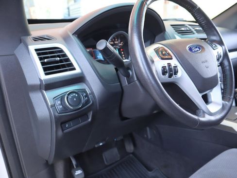 Used 2015 Ford Explorer XLT w/ Equipment Group 202B FWD image 38