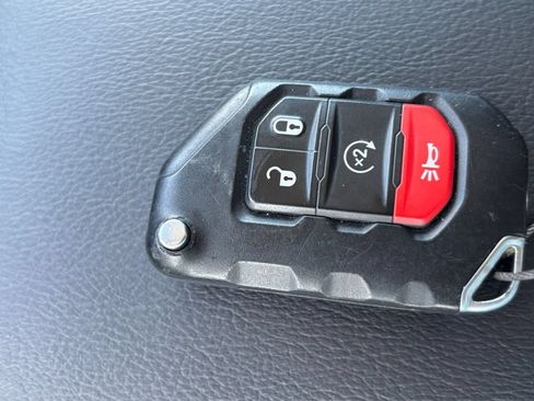 Used 2025 Jeep Wrangler Unlimited Sahara AWD/4WD image 20