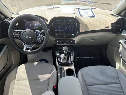Used 2025 Kia Soul EX FWD image 12