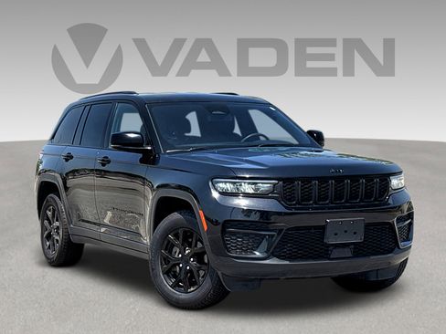 Used 2024 Jeep Grand Cherokee Altitude AWD/4WD image 1