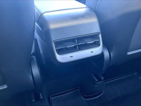 Used 2023 Tesla Model Y Long Range image 31