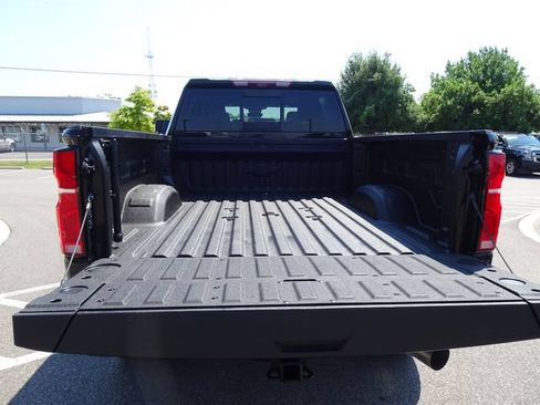 Used 2025 Chevrolet Silverado 2500 ZR2 w/ Technology Package AWD/4WD image 32