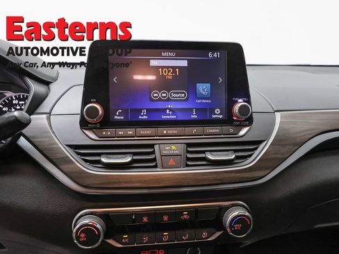 Used 2024 Nissan Altima 2.5 SV FWD image 12