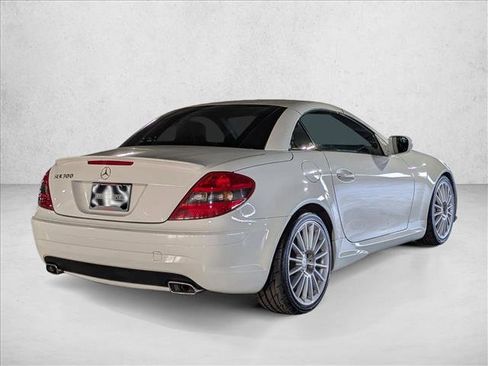 Used 2011 Mercedes-Benz SLK 300 image 5
