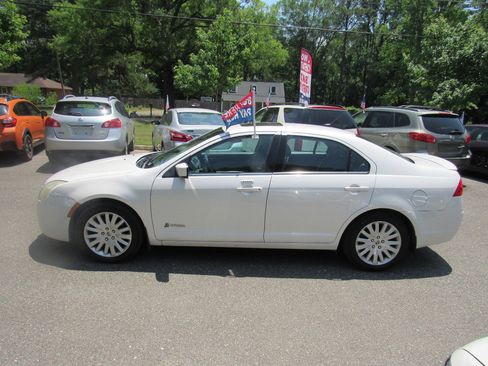 Used 2010 Mercury Milan Hybrid FWD image 2
