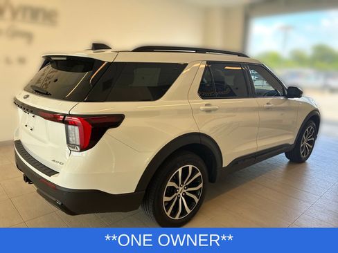 Used 2025 Ford Explorer ST-Line AWD/4WD image 2