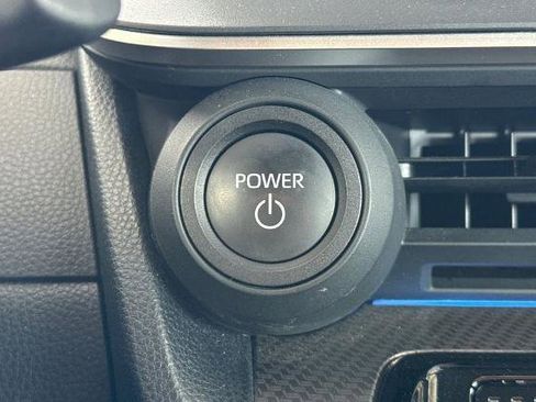 Used 2025 Toyota Prius XLE FWD image 32