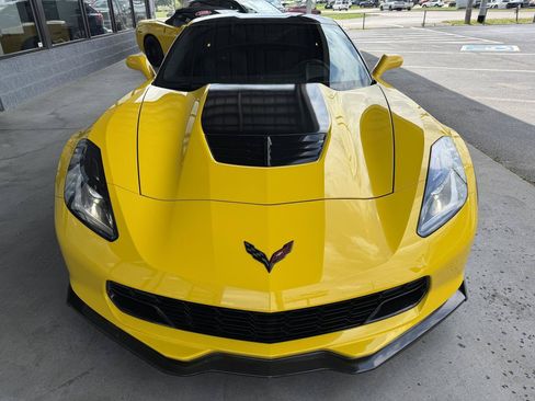 Used 2015 Chevrolet Corvette Z06 w/ Z07 Performance Package RWD image 2