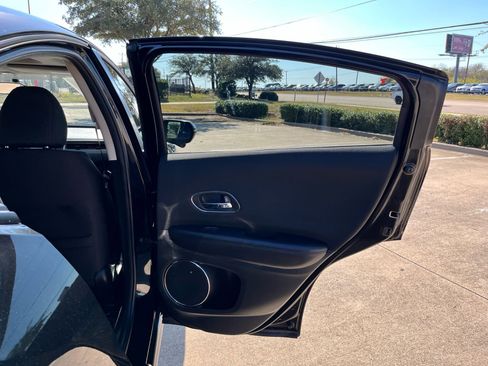 Used 2017 Honda HR-V EX image 19