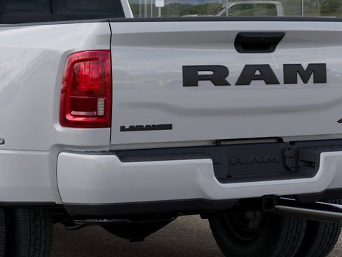 New 2026 RAM 3500 Laramie AWD/4WD image 14