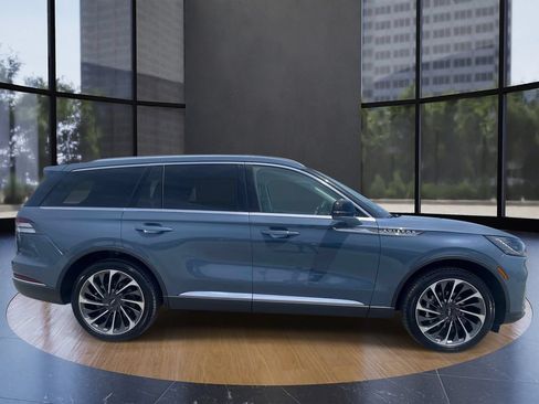 Used 2026 Lincoln Aviator Reserve AWD/4WD image 2