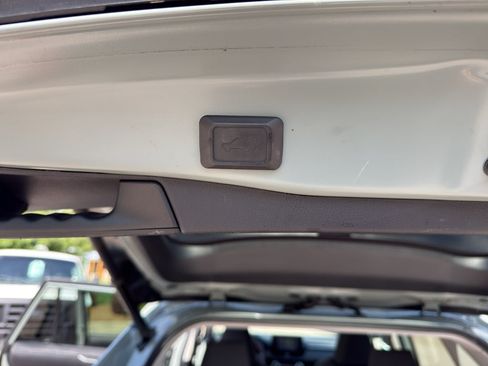 Used 2020 Toyota RAV4 XLE w/ Convenience Package AWD/4WD image 27