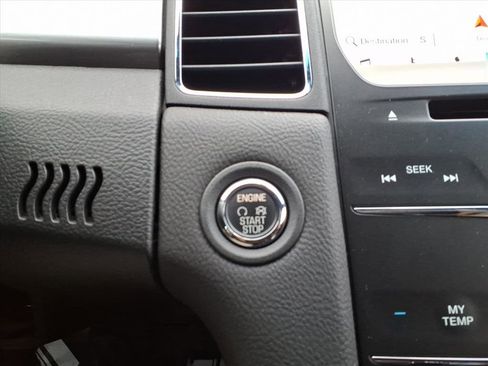 Certified 2018 Ford Taurus SEL w/ Equipment Group 201A image 25