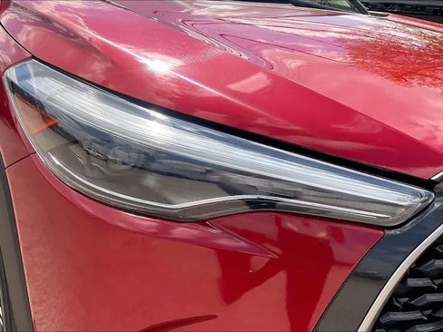 Used 2023 Toyota Corolla Cross XLE image 27