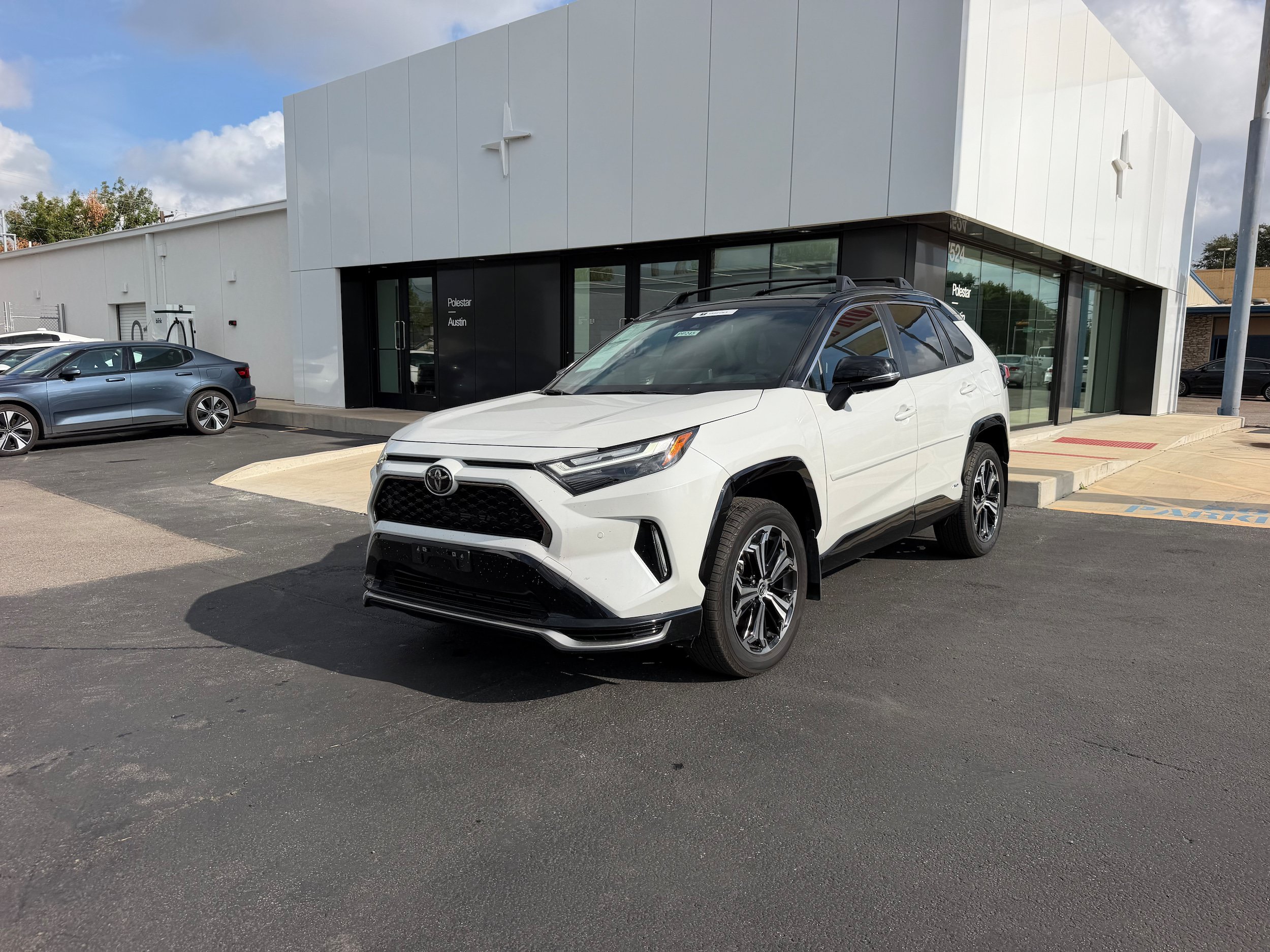Used 2025 Toyota RAV4 XSE w/ Premium Package AWD/4WD image 2