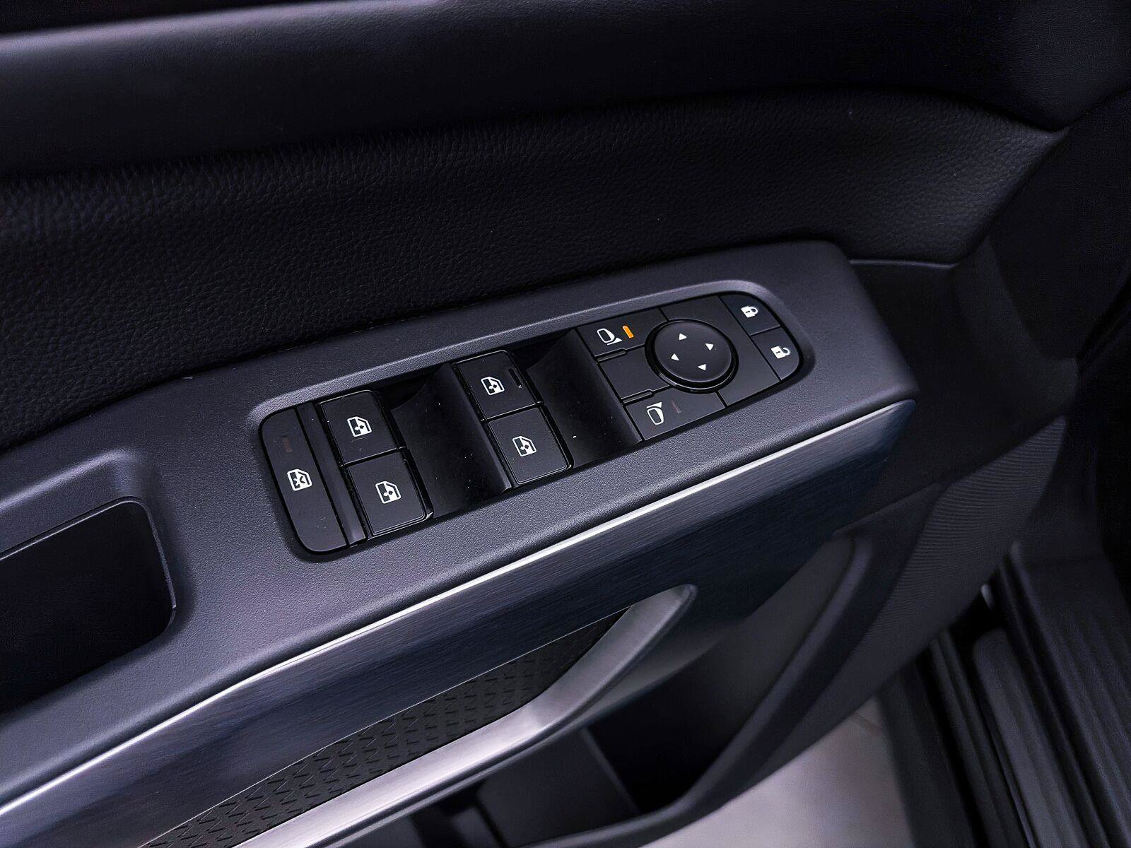 Used 2025 Nissan Pathfinder Rock Creek AWD/4WD image 17