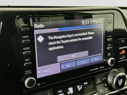 Used 2021 Toyota Highlander LE FWD image 13