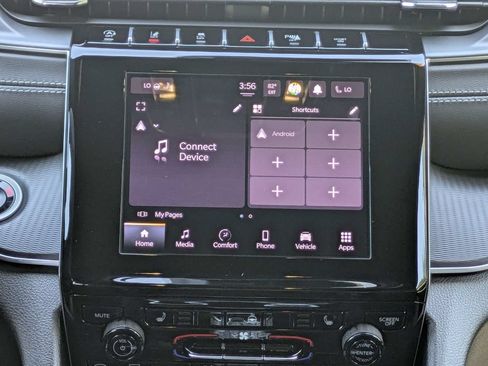 Used 2025 Jeep Grand Cherokee Altitude AWD/4WD image 18