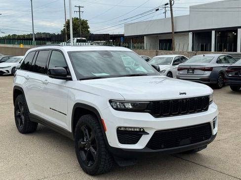 Used 2025 Jeep Grand Cherokee Limited w/ Luxury Tech Group II AWD/4WD image 7