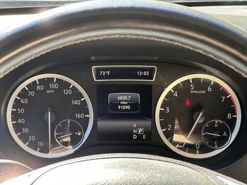 Used 2017 INFINITI QX30 Premium w/ Navigation Package FWD image 16