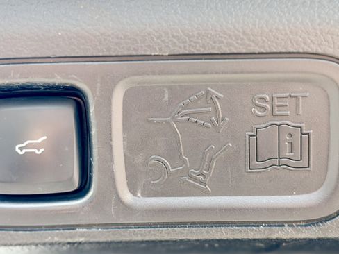 Used 2019 Ford Expedition XLT w/ Equipment Group 202A RWD image 20