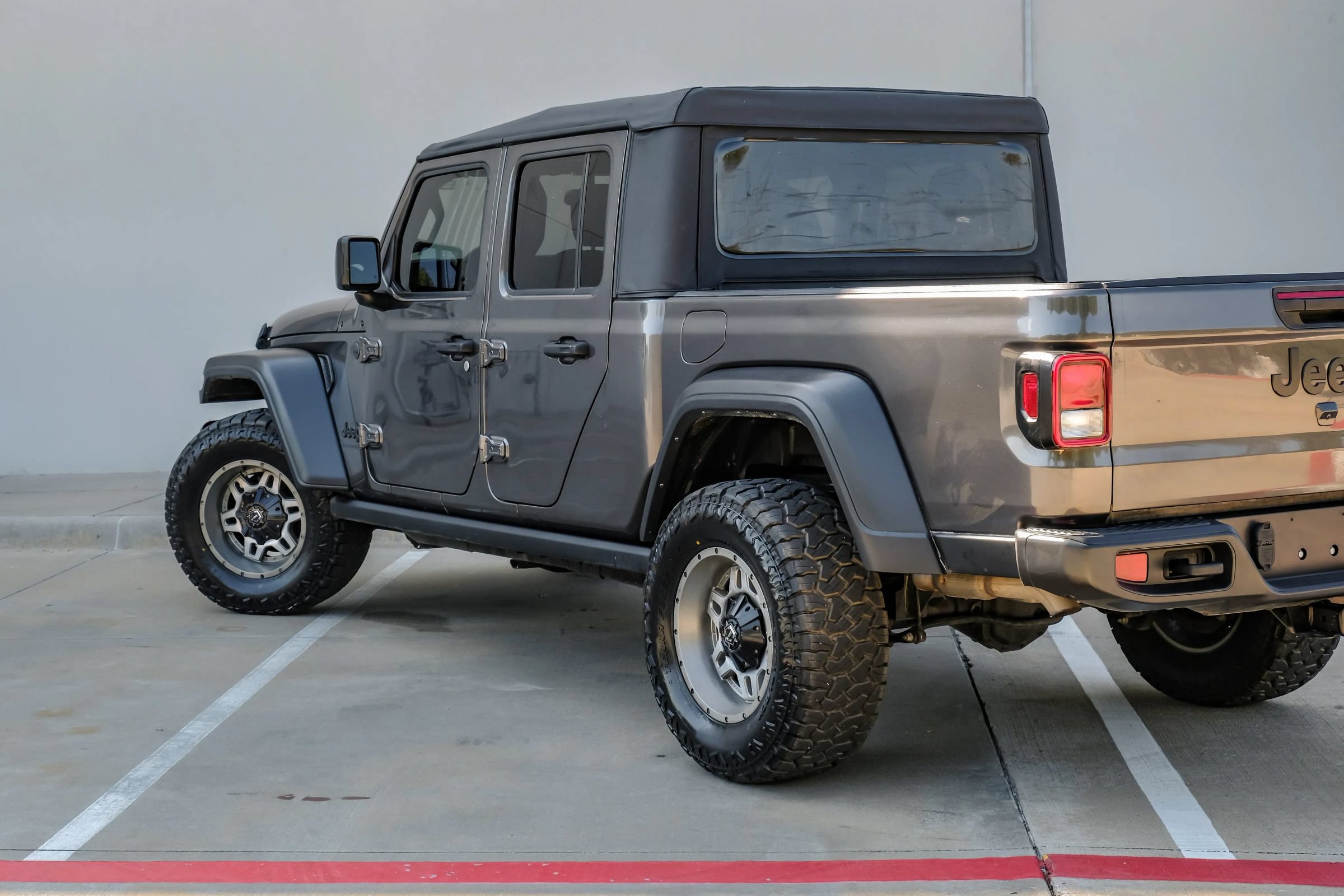 Used 2023 Jeep Gladiator Sport AWD/4WD image 14