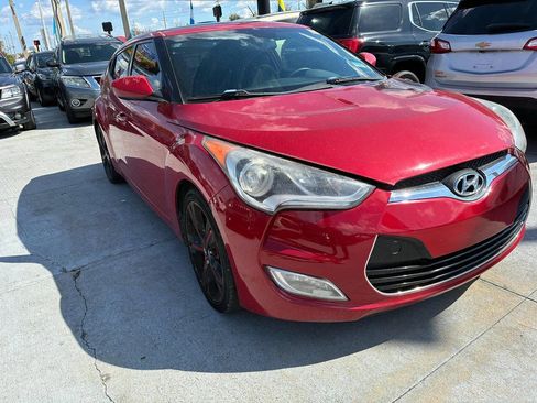 Used 2017 Hyundai Veloster Value Edition image 2