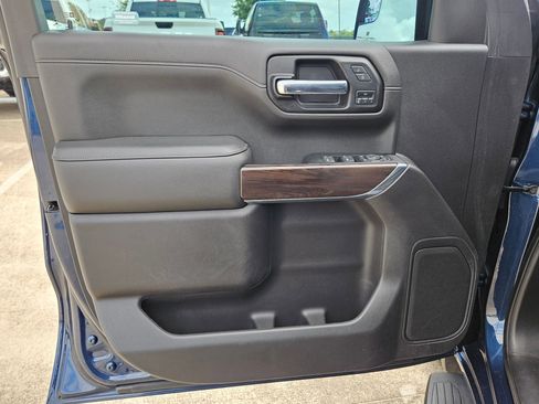 Used 2022 GMC Sierra 1500 SLT image 12