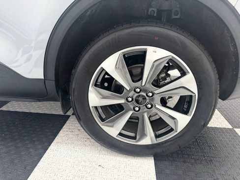 Used 2024 Ford Escape Platinum image 10