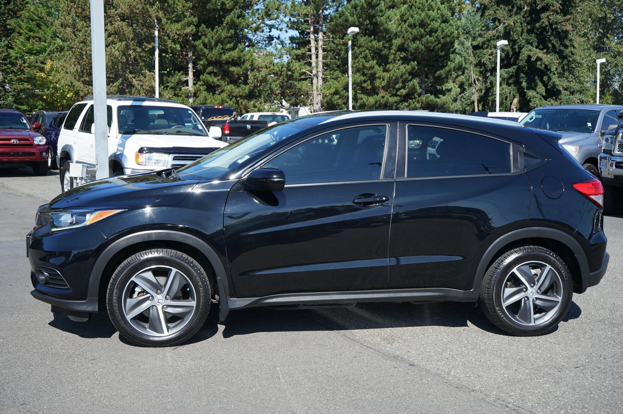 Used 2021 Honda HR-V EX-L image 2