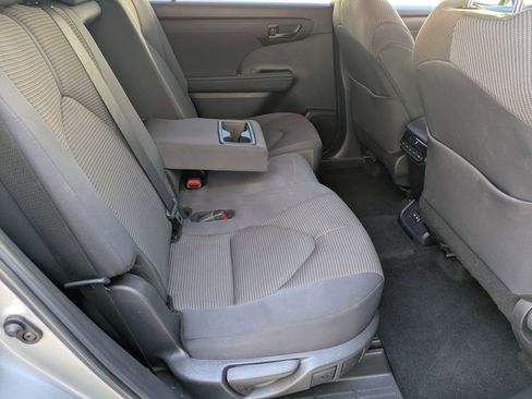 Used 2024 Toyota Highlander LE image 29