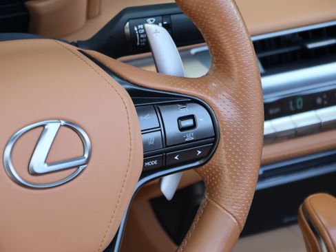Used 2023 Lexus LC 500 Convertible w/ Touring Package RWD image 21