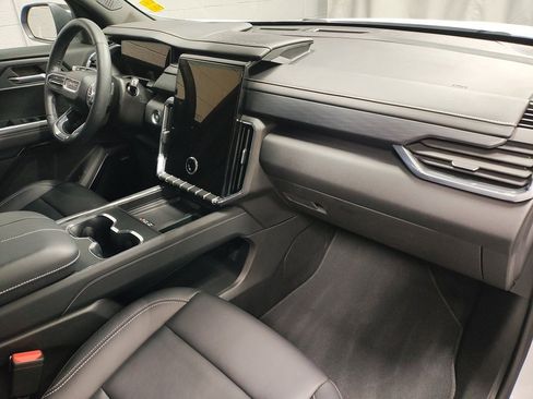 Used 2024 GMC Acadia Elevation w/ Black Edition image 8