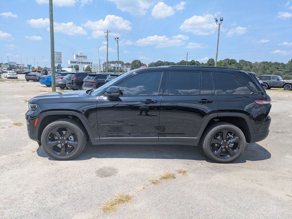 Used 2023 Jeep Grand Cherokee Altitude RWD image 6