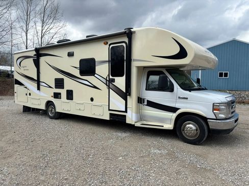 Used 2016 Ford E-450 and Econoline 450 Super Duty w/ Motorhome Prep Package image 14