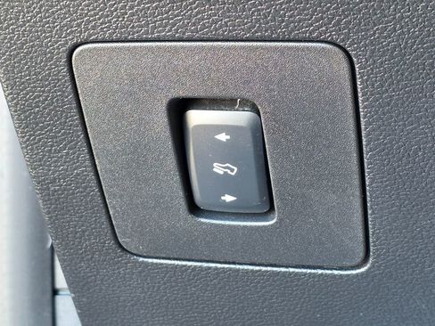 Used 2017 Ford F150 Lariat image 43