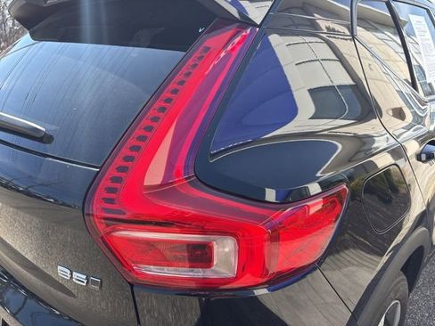 Used 2025 Volvo XC40 B5 Plus image 29