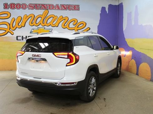 Used 2024 GMC Terrain SLT AWD/4WD image 8