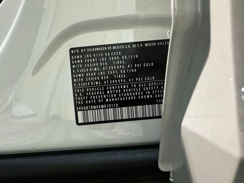 Certified 2025 Volkswagen Tiguan SE R-Line image 40