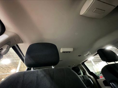 Used 2019 Dodge Grand Caravan SE w/ UConnect Hands-Free Group image 13