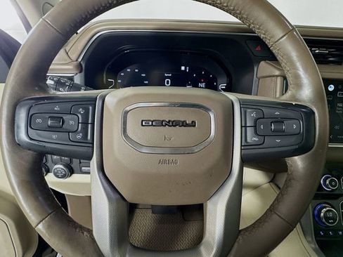 Used 2022 GMC Yukon Denali w/ Denali Premium Package image 13