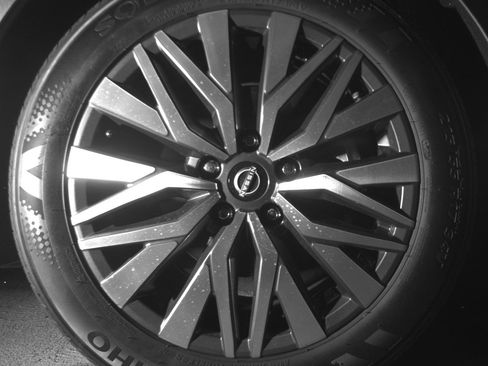 Used 2025 Nissan Altima 2.5 SV FWD image 13