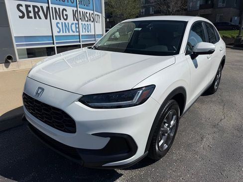 New 2026 Honda HR-V LX image 2