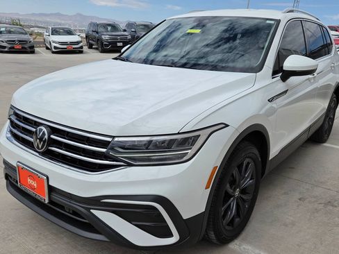 Used 2024 Volkswagen Tiguan SE FWD image 3