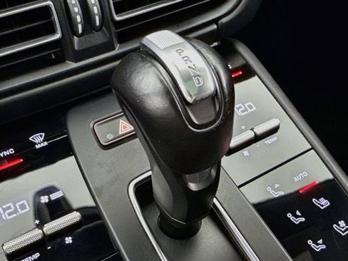 Certified 2023 Porsche Macan Turbo AWD/4WD image 20