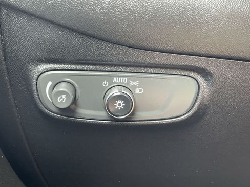 Used 2018 Chevrolet Equinox LT w/ Sun & Infotainment Package FWD image 28