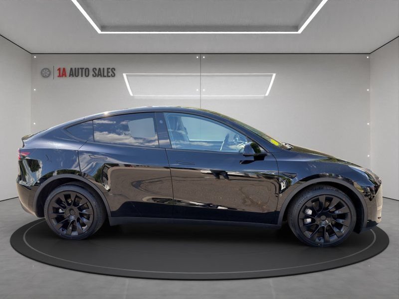 Used 2024 Tesla Model Y Long Range AWD/4WD image 6